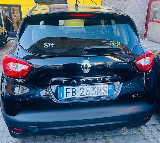 Usata Renault Captur Iconic 90 CV (66 kW) 2015 Nero SUV