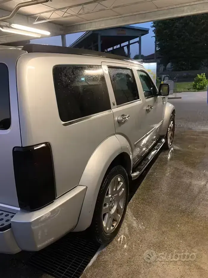 Usata Dodge Nitro 177 CV (130 kW) 2007 Grigio SUV