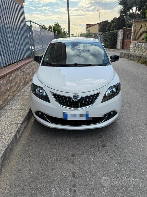 Usata Lancia Ypsilon 69 CV (50 kW) 2022 Bianco Utilitaria