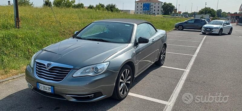 Käytetty Lancia Flavia 170 HP (125 kW) 2014 Harmaa Avoauto