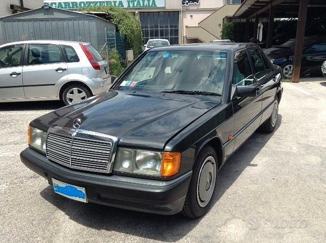 Usata Mercedes 190 109 CV (80 kW) 1991 Nero Berlina