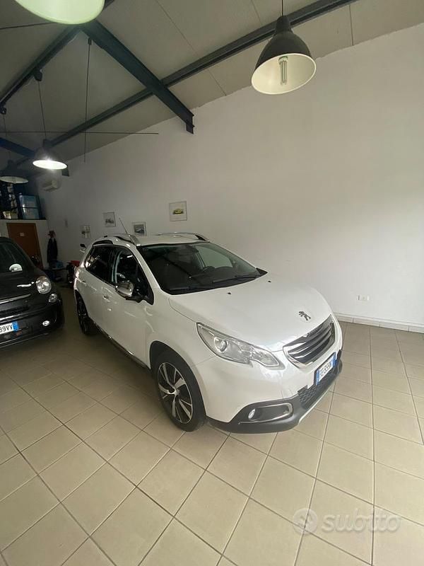 Usata Peugeot 2008 Allure 99 CV (72 kW) 2016 Bianco SUV