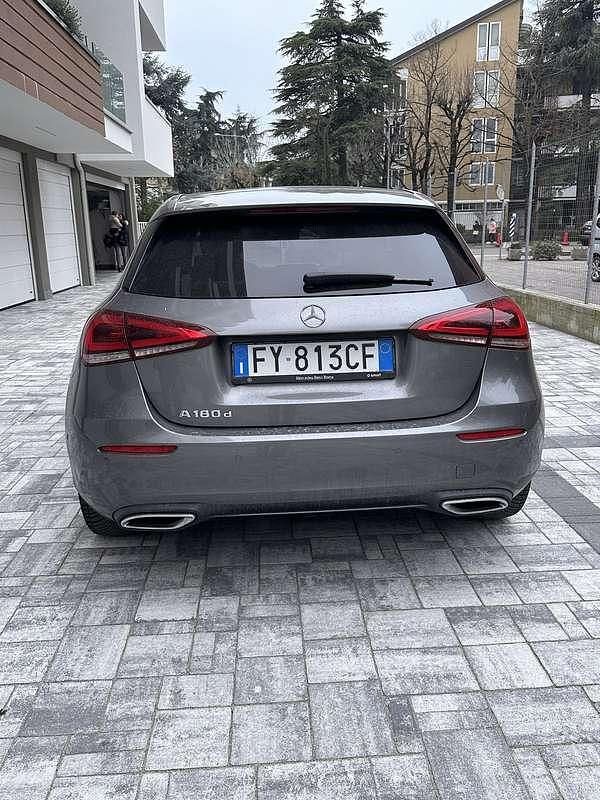 Usata Mercedes A180 116 CV (85 kW) 2019 Grigio Berlina