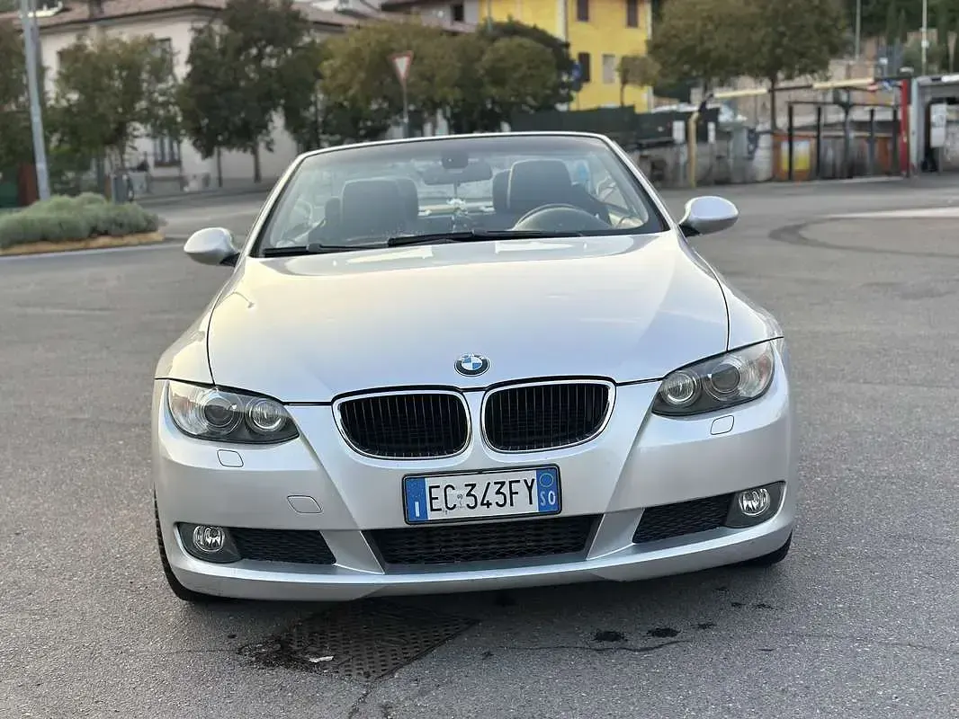 Usado BMW 320 Cabriolet 177 HP (130 kW) 2010 Cinzento Cabrios