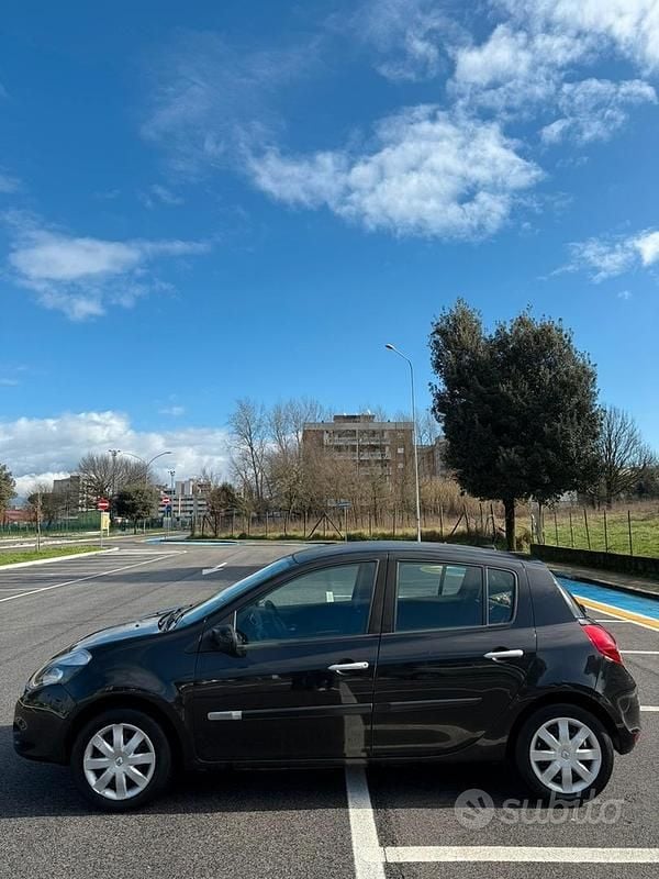 Usata Renault Clio III 85 CV (62 kW) 2010 Nero Utilitaria