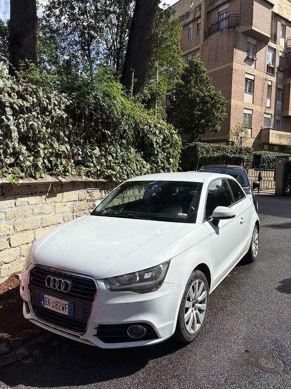 Usata 2012 Audi A1 Ambition Tre volumi | 6000 € (Super prezzo) - Immagine 1/4