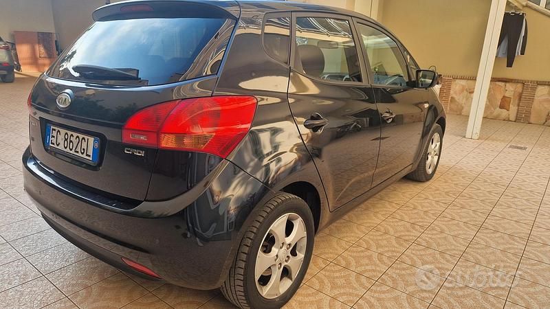 Usata Kia Venga 90 CV (66 kW) 2010 Nero Utilitaria