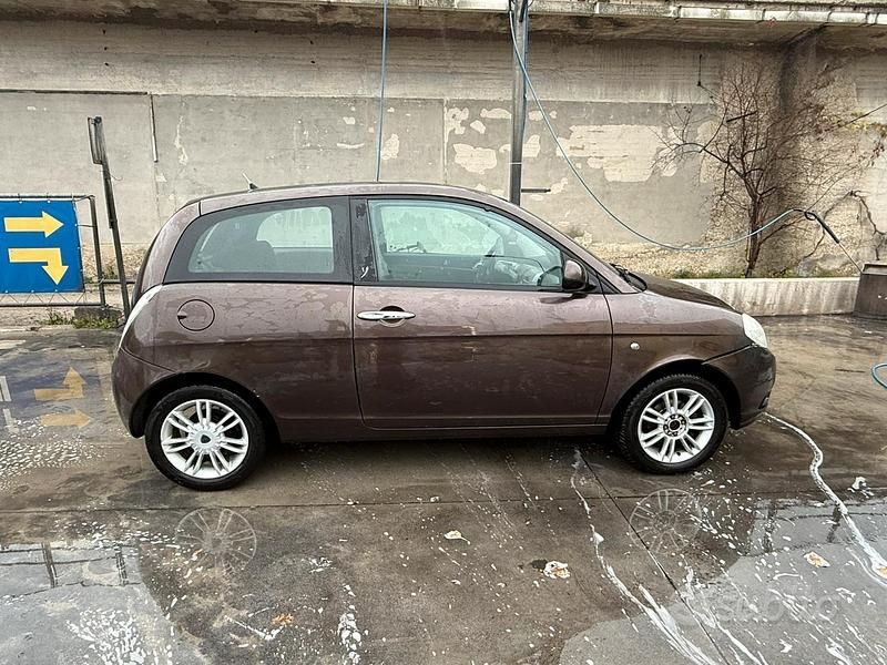 Usata Lancia Ypsilon 90 CV (66 kW) 2010 Marrone Utilitaria