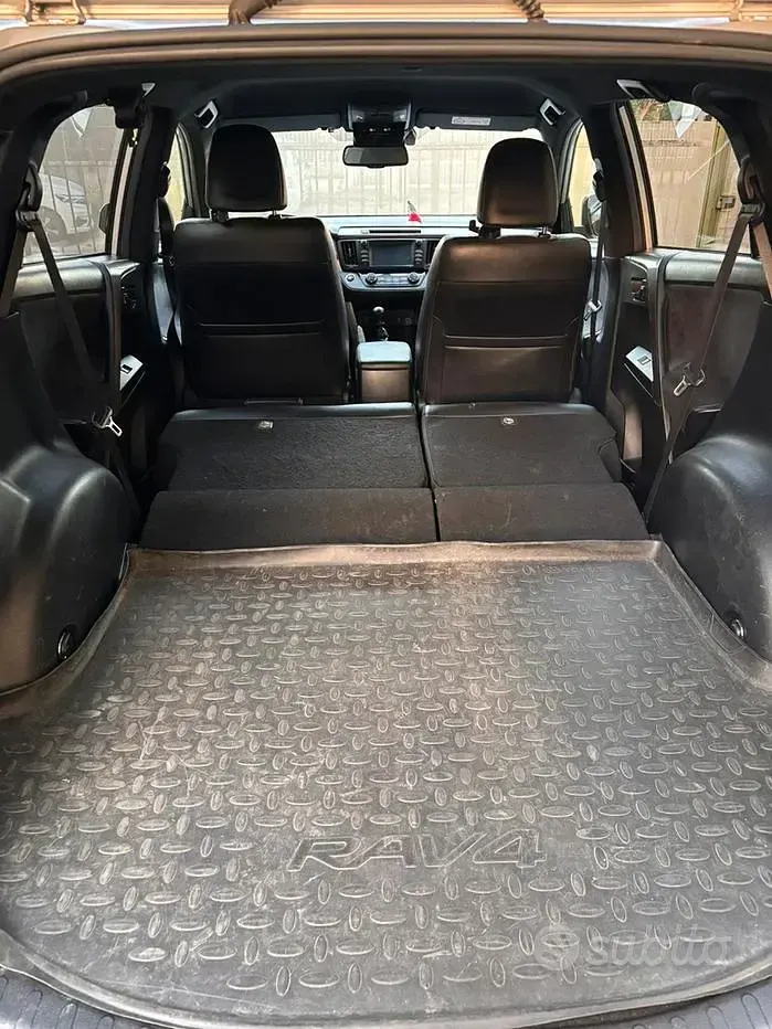 Usata Toyota RAV4 143 CV (105 kW) 2016 Grigio SUV