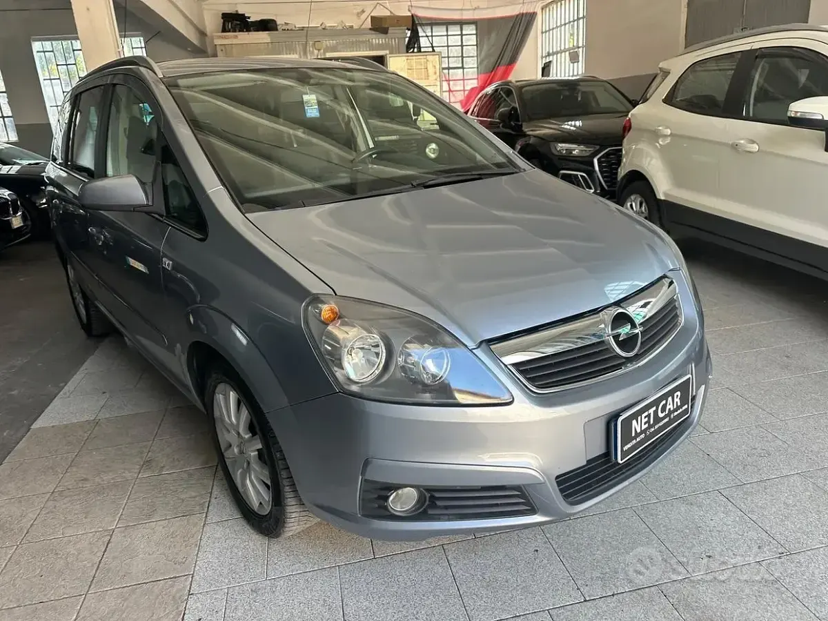 Usata Opel Zafira Cosmo 150 CV (110 kW) 2006 Arancione Monovolume