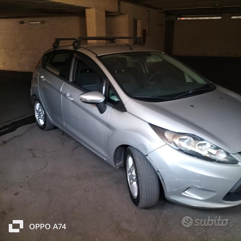 Usata Ford Fiesta 70 CV (51 kW) 2012 Grigio Utilitaria