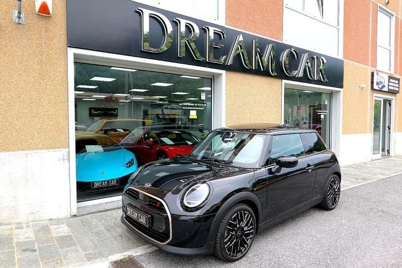 Nero metallizzato Usata 2024 Mini Cooper S Favoured Due volumi | 31.990 € (Buon prezzo) - Immagine 1/4