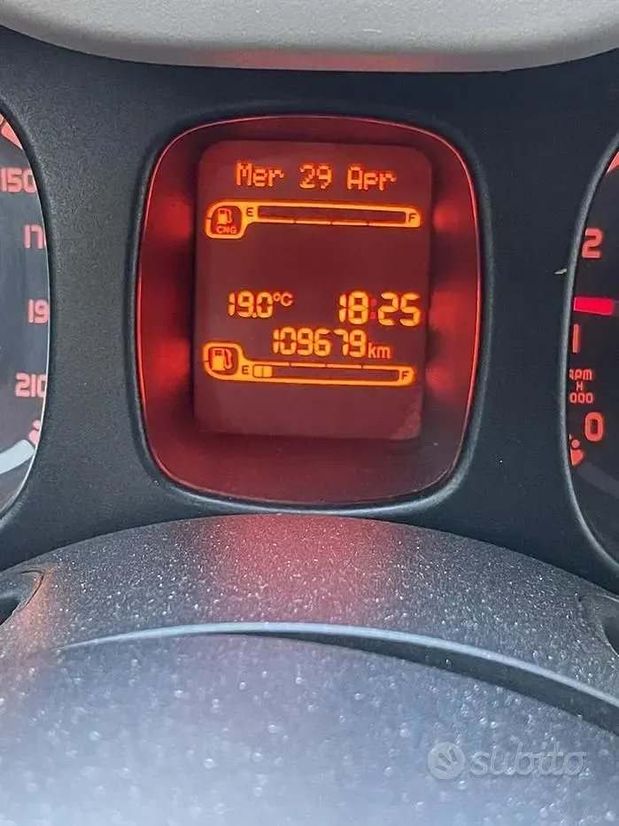 Usata Fiat Panda Lounge 85 CV (62 kW) 2013 Rosso Utilitaria
