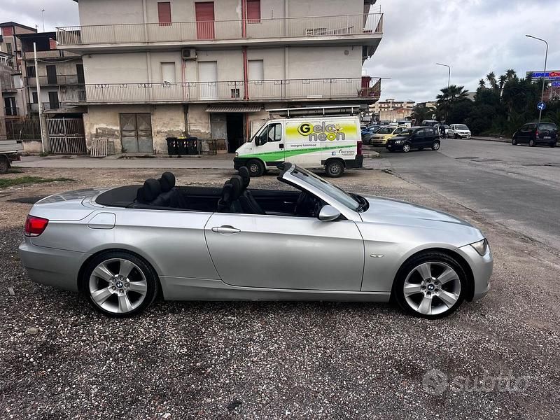 Usado BMW 320 Cabriolet 177 HP (130 kW) 2009 Cinzento Cabrios
