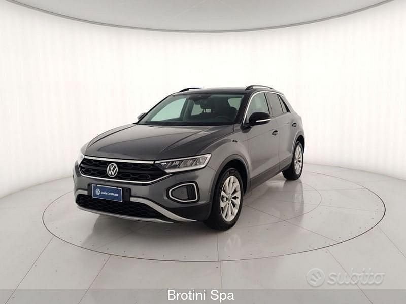 Begagnad VW T-Roc Life 150 HK (110 kW) 2022 SUV