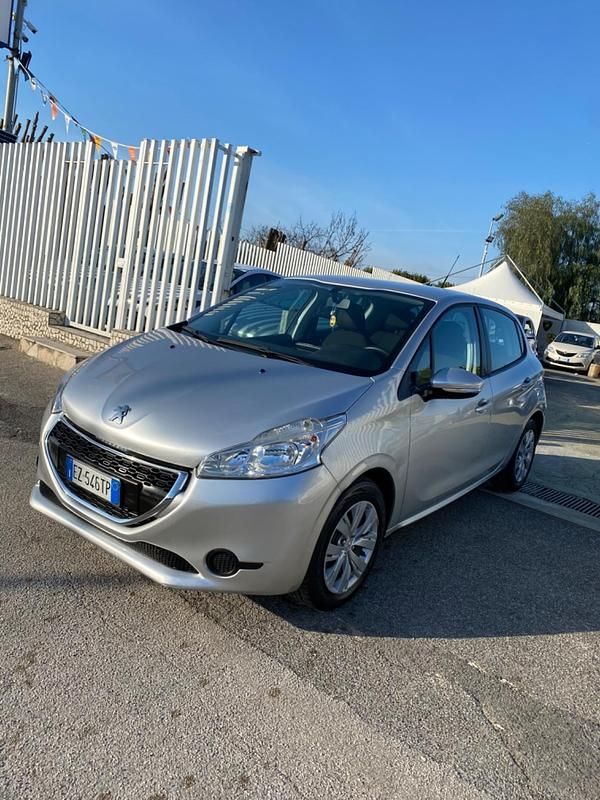 Usata Peugeot 208 Access 67 CV (49 kW) 2015 Grigio Utilitaria