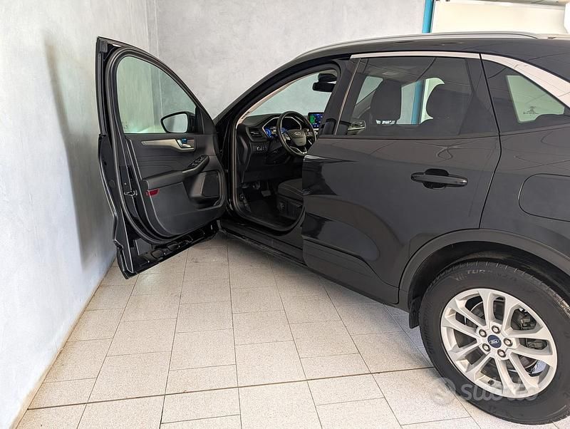 Usata Ford Kuga Titanium X 120 CV (88 kW) 2024 Nero SUV