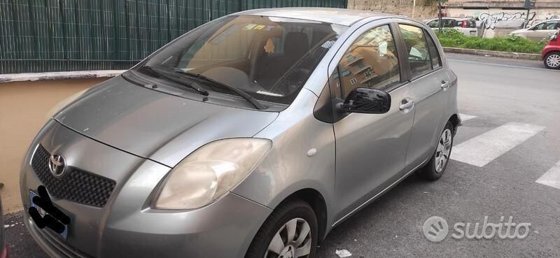 Usata Toyota Yaris Sol 69 CV (50 kW) 2008 Grigio Utilitaria