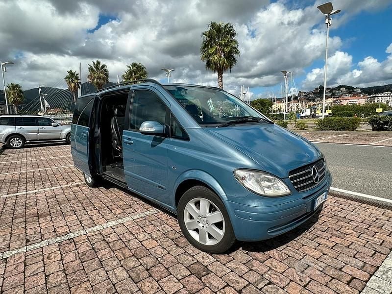 Usata Mercedes Viano 2008 Blu Monovolume