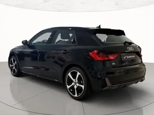 Nuova Audi A1 Sportback S-Line 116 CV (85 kW) 2026 0e nero mito metallizzato Utilitaria