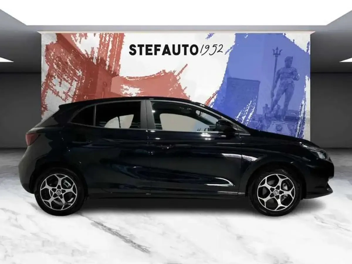 Nuova MG MG3 Luxury 102 CV (75 kW) 2026 Nero pebble Utilitaria