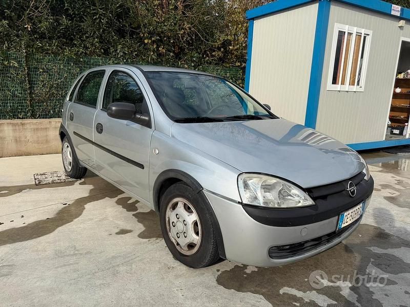 Usata 2002 Opel Corsa Tre volumi | 700 € (Ottimo prezzo) - Immagine 1/4