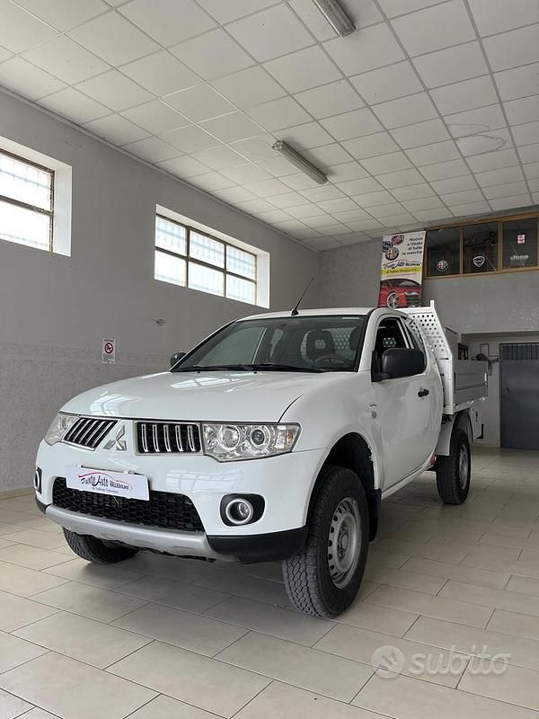 Bianco Usata 2013 Mitsubishi L200 Invite Pick-up | 15.500 € (Buon prezzo) - Immagine 1/4