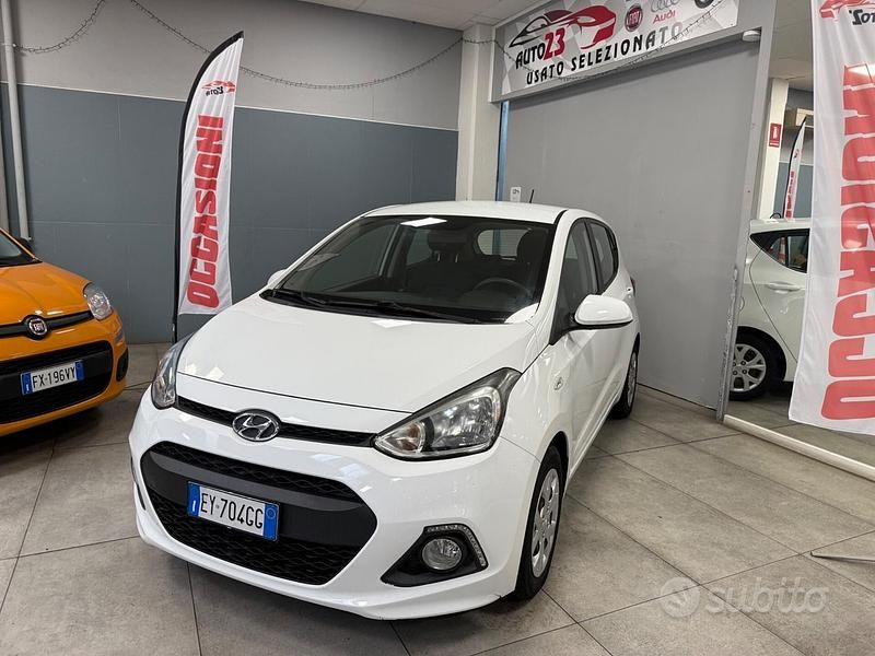 Usata Hyundai i10 67 CV (49 kW) 2015 Bianco Utilitaria