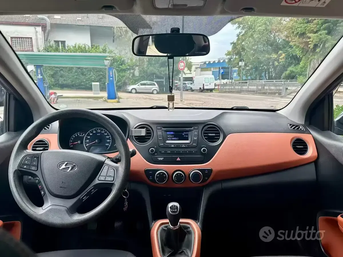 Usata Hyundai i10 66 CV (48 kW) 2014 Grigio Utilitaria