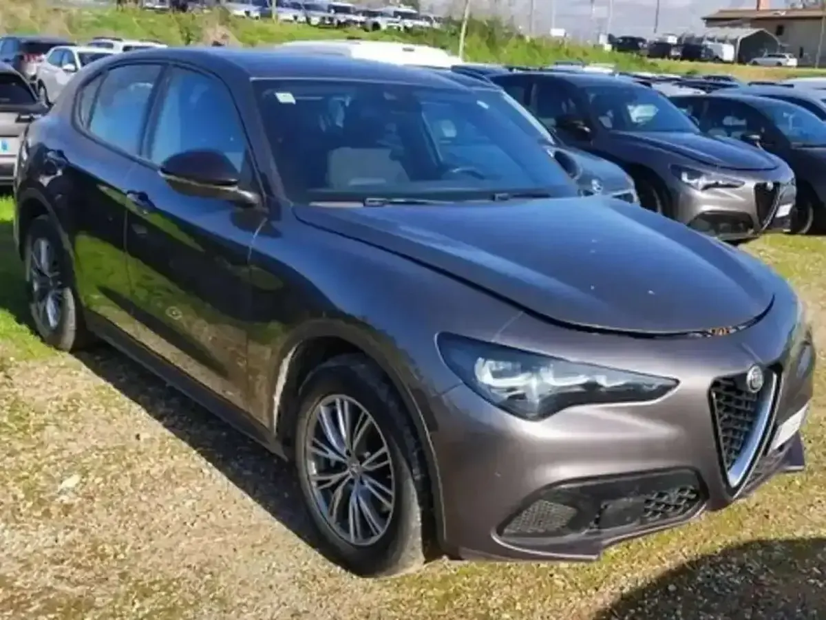 Usata Alfa Romeo Stelvio Super 209 CV (153 kW) 2023 Grigio SUV