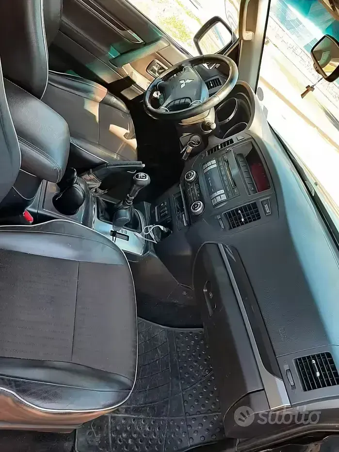Usata Mitsubishi Pajero Intense 200 CV (147 kW) 2011 Nero SUV