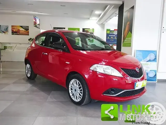 Usata Lancia Ypsilon Gold 69 CV (50 kW) 2016 Rosso Utilitaria
