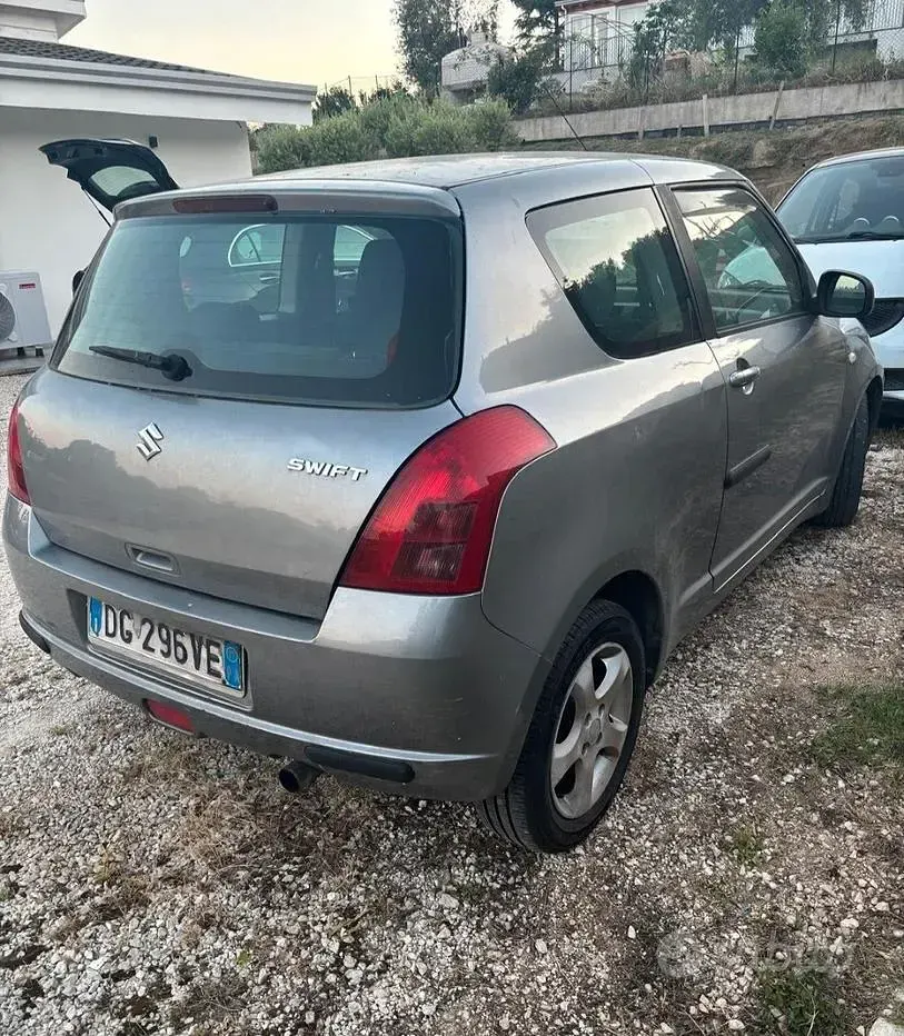 Usata Suzuki Swift 69 CV (50 kW) 2007 Grigio Utilitaria