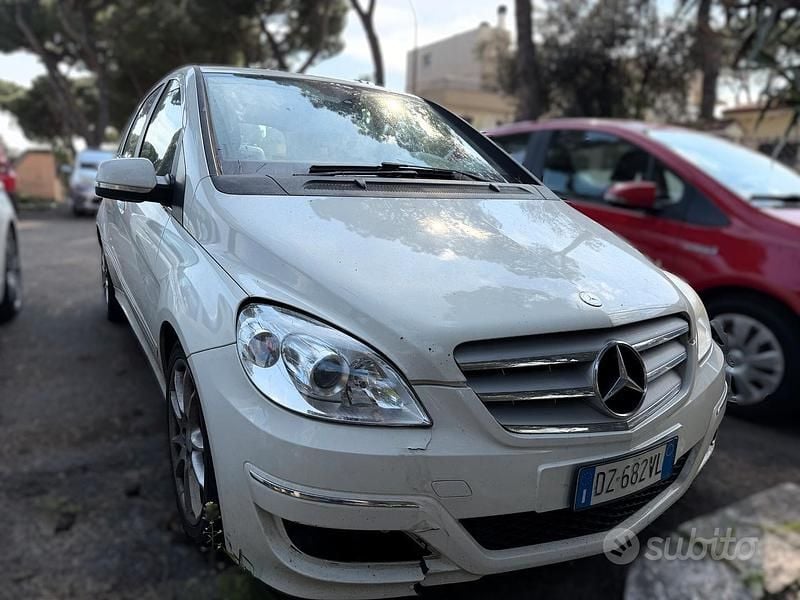 Usata Mercedes B200 Executive 140 CV (102 kW) 2010 Bianco Monovolume