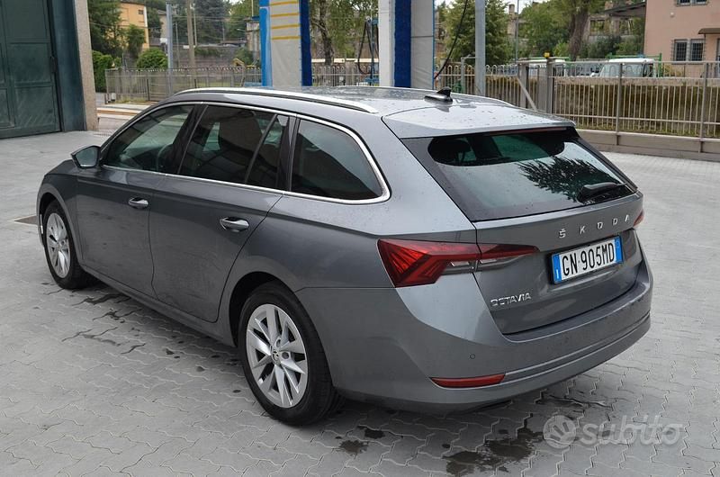 Usata Skoda Octavia Style 150 CV (110 kW) 2022 Grigio Station wagon