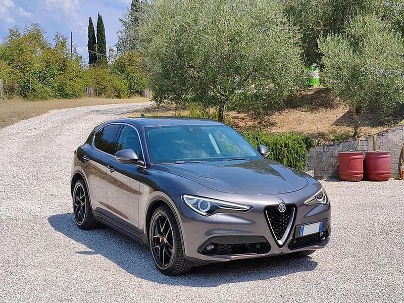 Usata Alfa Romeo Stelvio Executive 179 CV (131 kW) 2017 Grigio SUV