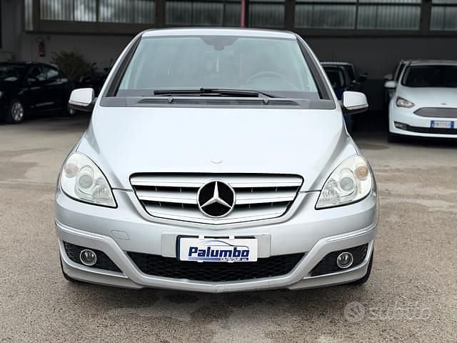 Usata Mercedes B180 Premium 110 CV (80 kW) 2010 Grigio Monovolume