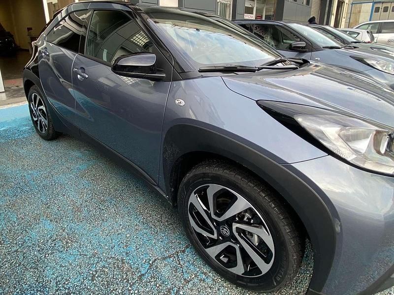 Nuova Toyota Aygo X Trend 72 CV (52 kW) 2025 Persian salt & black SUV