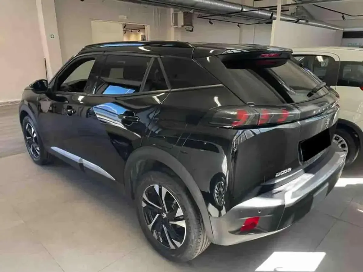 Occasion Peugeot 2008 Allure 131 ch (96 kW) 2023 Noir SUV