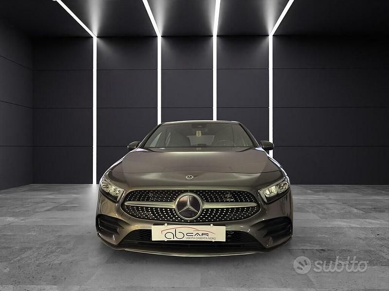 Usata Mercedes A180 Premium 116 CV (85 kW) 2021 Gray Berlina