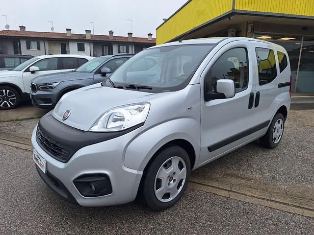 Argento metallizzato Usata 2019 Fiat Qubo Lounge Monovolume | 13.800 € (Cara) - Immagine 1/3