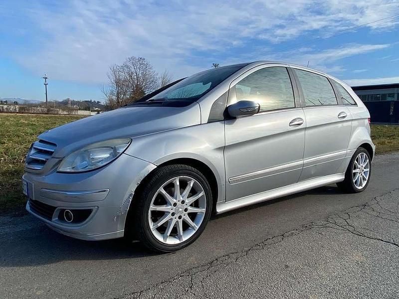 Usata Mercedes B180 109 CV (80 kW) 2008 Argento Monovolume