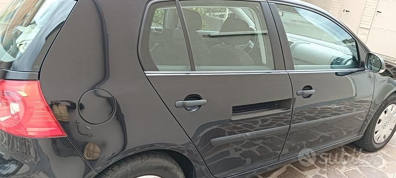 Usata VW Golf VI 105 CV (77 kW) 2008 Nero Utilitaria