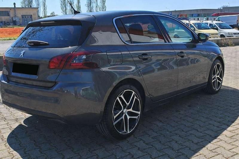 Begagnad Peugeot 308 Allure 131 HK (96 kW) 2018 Sedan