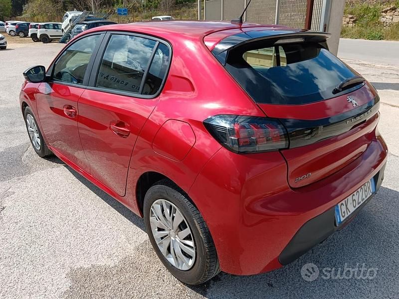 Usata Peugeot 208 Active 101 CV (74 kW) 2022 Rosso Utilitaria