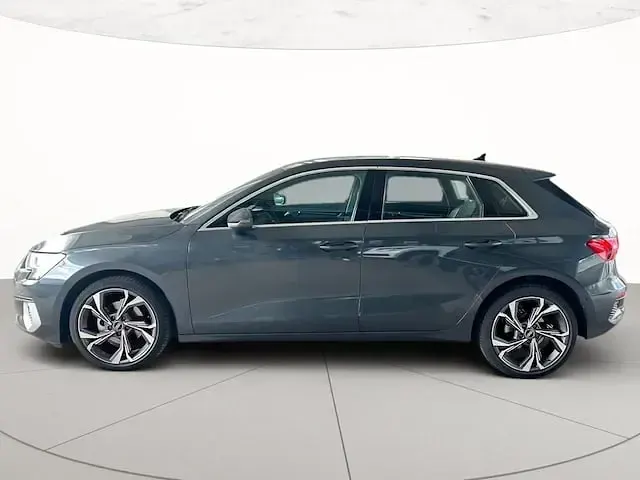 Usata Audi A3 Advanced 110 CV (80 kW) 2022 Grigio manhattan metallizzato Berlina