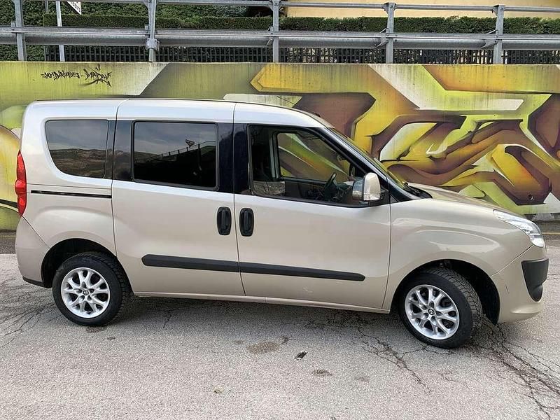 Usata Fiat Doblò Emotion 105 CV (77 kW) 2010 Monovolume