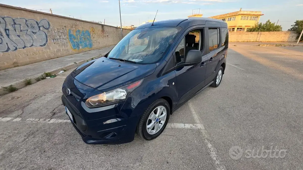Usata Ford Tourneo 120 CV (88 kW) 2016 Bluazzurro Monovolume