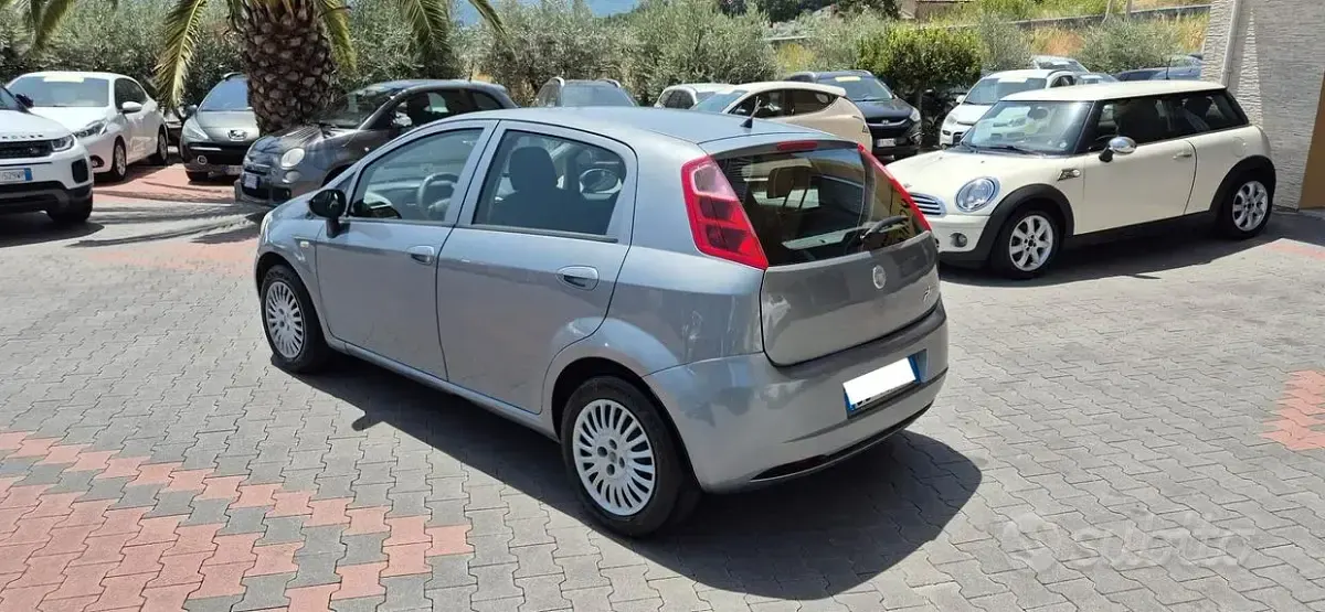 Usata Fiat Grande Punto Dynamic 90 CV (66 kW) 2006 Grigio Utilitaria