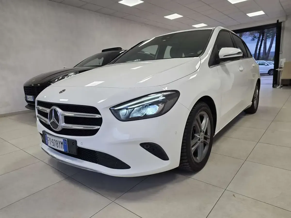 Usata Mercedes B180 116 CV (85 kW) 2019 Bianco Utilitaria